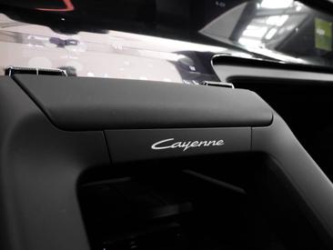 Porsche Cayenne E4 Turbo Electric — photo 28