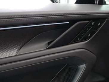 Porsche Cayenne E4 Turbo Electric — photo 30