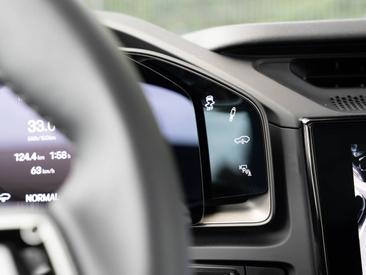 Porsche Cayenne E4 Turbo Electric — photo 27