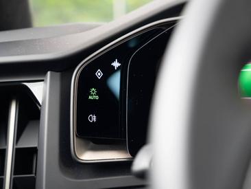 Porsche Cayenne E4 Turbo Electric — photo 28