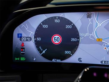 Porsche Cayenne E4 Turbo Electric — photo 20