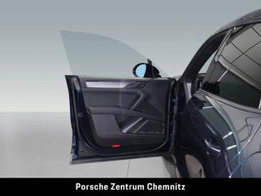 Porsche Cayenne E4 Electric — photo 18