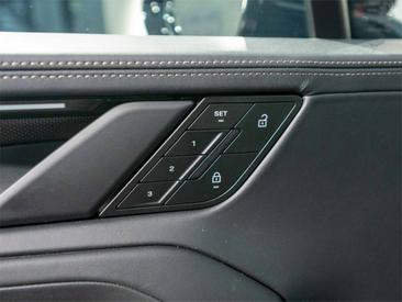Porsche Cayenne E4 Turbo Electric — photo 28