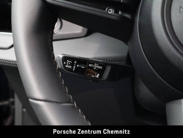 Porsche Cayenne E4 Electric — photo 25