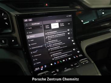 Porsche Cayenne E4 Electric — photo 31