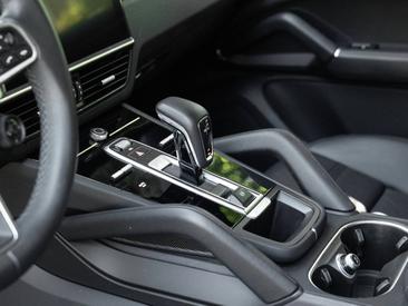Porsche Cayenne III Turbo GT — photo 21