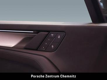 Porsche Cayenne E4 Electric — photo 33