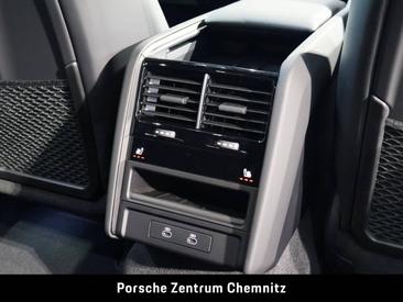 Porsche Cayenne E4 Electric — photo 37