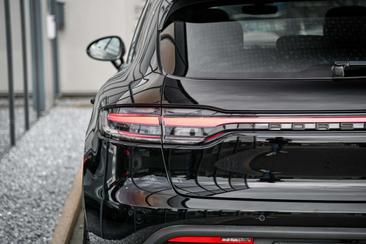 Porsche Macan Electrique S — photo 22