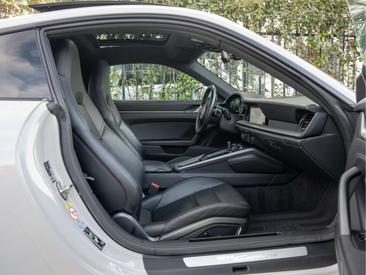 Porsche 992 I Carrera — photo 24