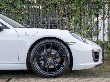 Porsche 991 Carrera — photo 20
