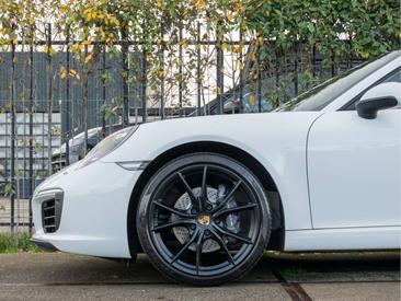 Porsche 991 Carrera — photo 21