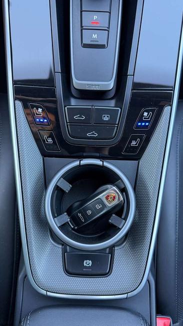 Porsche 992 I Carrera 4S — photo 16