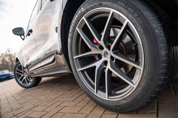 Porsche Macan Electrique S — photo 17