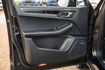 Porsche Macan Electrique S — photo 21