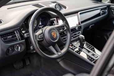 Porsche Macan Electrique S — photo 22