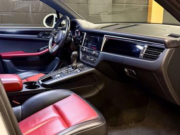 Porsche Macan Electrique S — photo 11