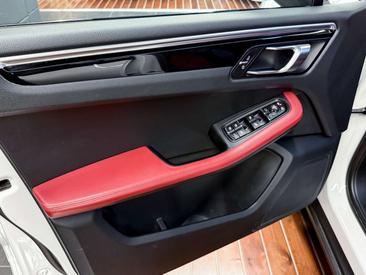 Porsche Macan Electrique S — photo 13