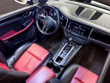 Porsche Macan Electrique S — photo 17
