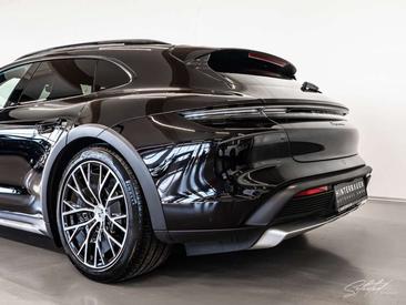 Porsche Taycan — photo 7