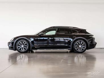 Porsche Taycan — photo 16