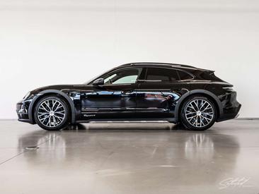 Porsche Taycan — photo 17