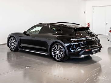 Porsche Taycan — photo 18