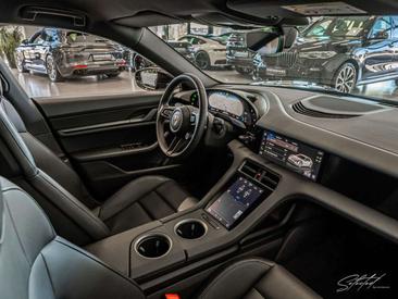 Porsche Taycan — photo 28