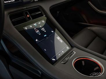 Porsche Taycan — photo 30
