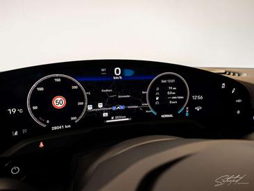 Porsche Taycan — photo 33