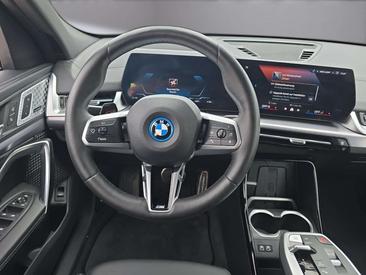 BMW IX2 M Sport EDrive20 — photo 8