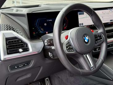 BMW XM 50e — photo 9