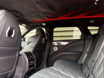 BMW XM 50e — photo 19