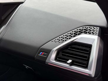 BMW XM 50e — photo 21