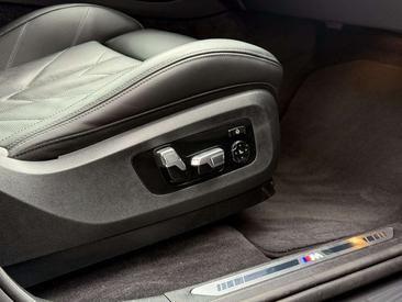 BMW XM 50e — photo 22