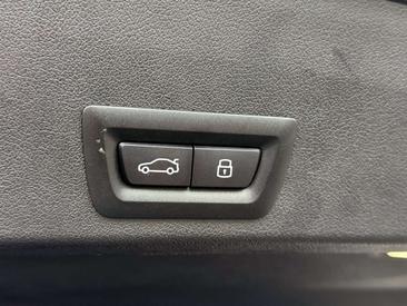 BMW XM 50e — photo 36