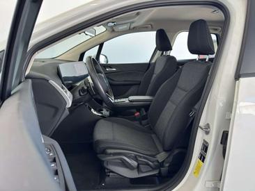BMW 218i Active Tourer — photo 7