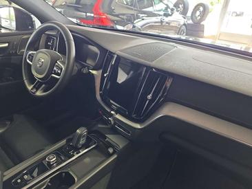 Volvo XC60 B5 R-Design — photo 12