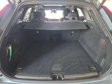 Volvo XC60 B5 R-Design — photo 14