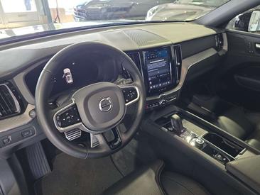 Volvo XC60 B5 R-Design — photo 21