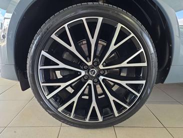 Volvo XC60 B5 R-Design — photo 36