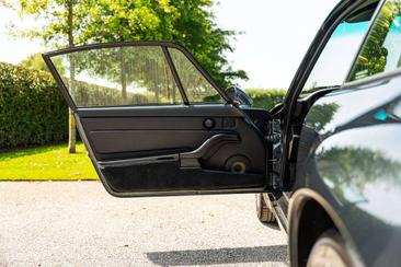 Porsche 993 Carrera 2 — photo 25