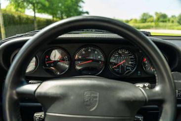 Porsche 993 Carrera 2 — photo 30