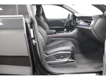 Audi Q8 55 TFSI — photo 17