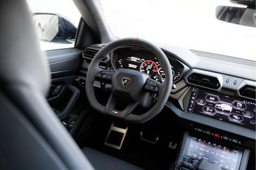 Lamborghini Urus — photo 10