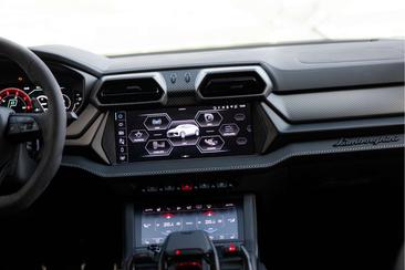 Lamborghini Urus — photo 11