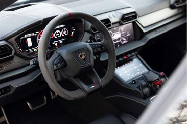 Lamborghini Urus — photo 15