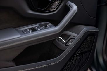 Lamborghini Urus — photo 17