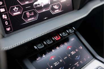Lamborghini Urus — photo 30