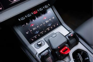 Lamborghini Urus — photo 31